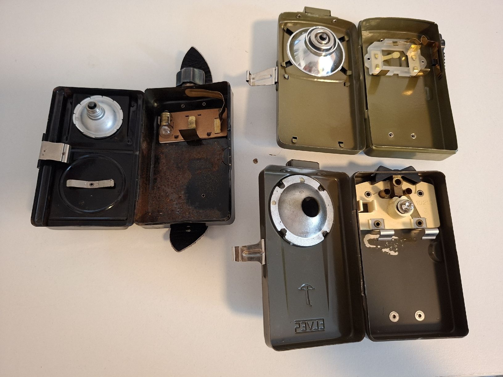 Lampade: 3 alte Militärtaschenlampen – Usato da Chur venduto da bananaaa 2
