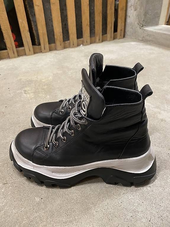 Scarpe da donna: Stiefel mit Schafsfell große 39 – Usato da Pratteln venduto da davidjg78 1