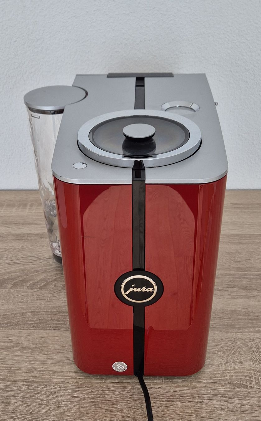 Jura Macchine per caffè & Macchine per espresso: Jura Kaffeevollautomat Ena 8 -Sunset Red – Usato da Sursee venduto da Marcelo.22 3