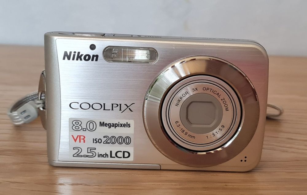 Nikon COOLPIX S210 mit Tragschlaufe, Lederetui und Ladegerät Kaufen