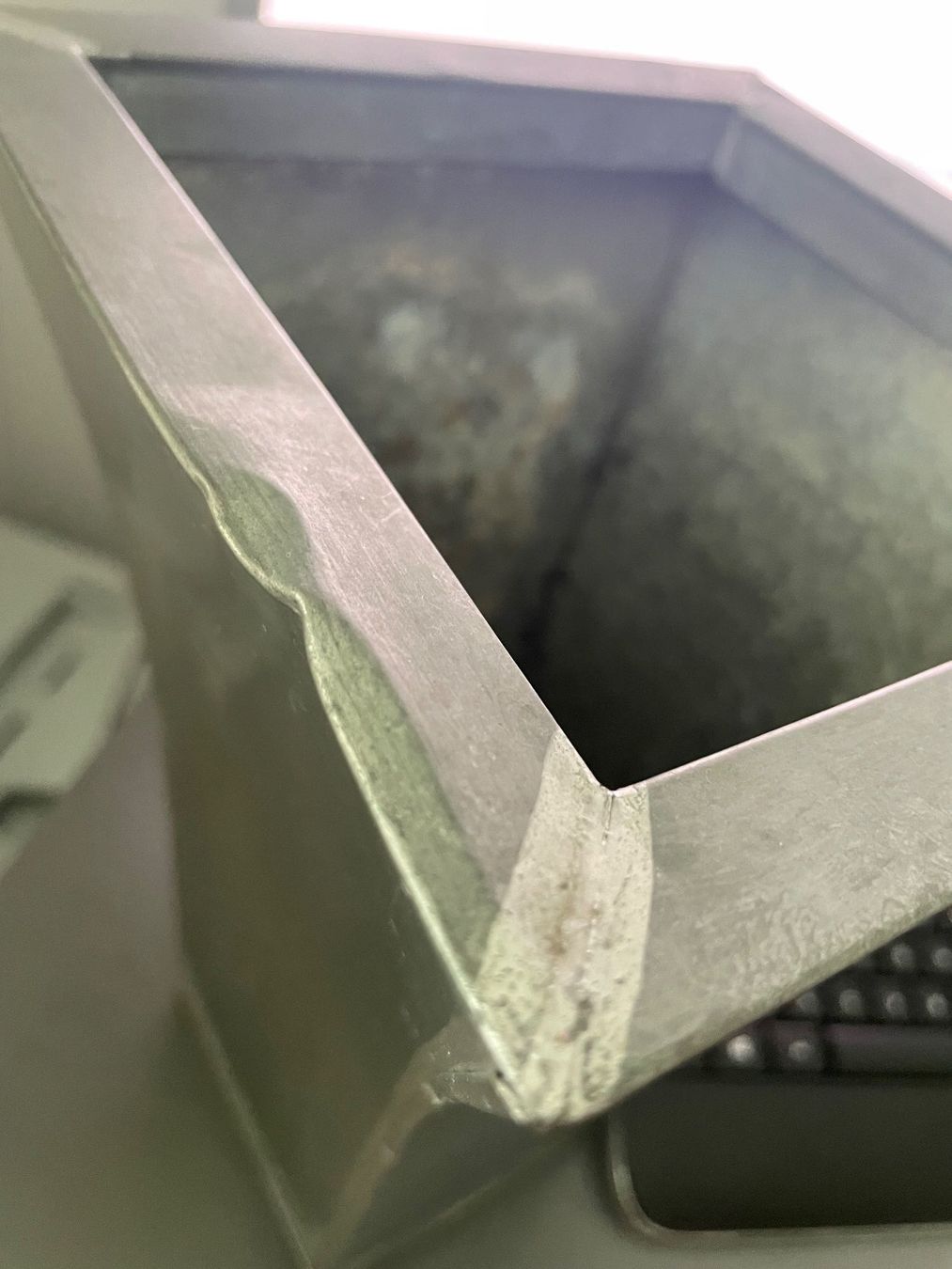 Vasi per fiori: 2 Blumentöpfe und ein Untersatz Metall – Usato da Winkel venduto da Kade50 4