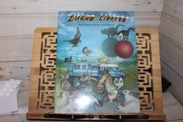 Zirkus Liberta. Ein Zirkus Liberta. EiHuhn träumt vom Zirkus