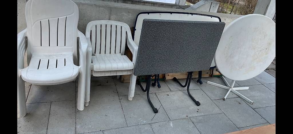 Set di tavolo e panche: Garten Tische Stühle – Usato da St. Gallen venduto da alexa89 3
