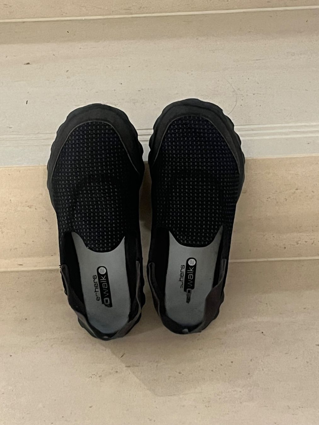 Skechers Scarpe da donna: Skechers Go Walk 2,  Gr. 38.5 – Usato da Luzern venduto da Sono2 1