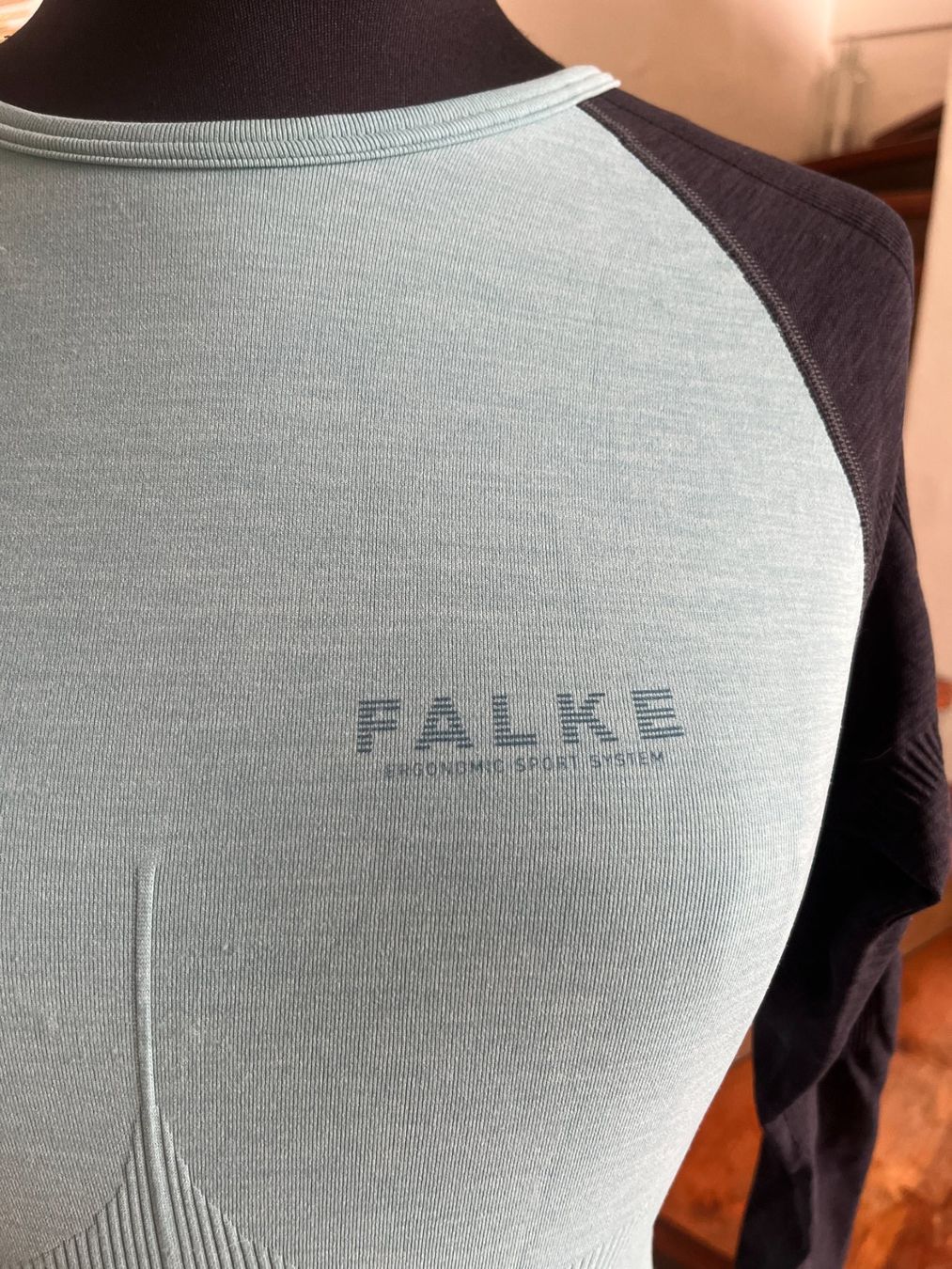 Falke Maglioni & Felpe: Pull de sport FALKE S – Usato da Seiry venduto da vanille08 1