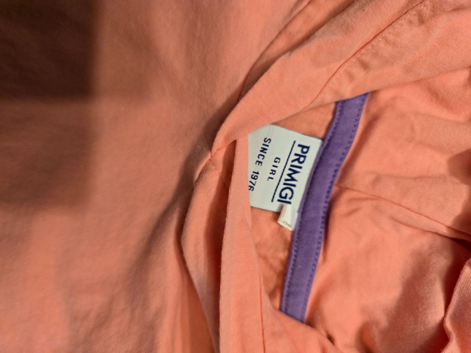 Blusen, T-Shirts & Tops: Kapuzenshirt Grösse 112 – Gebraucht aus Büttikon AG von Amineah 1