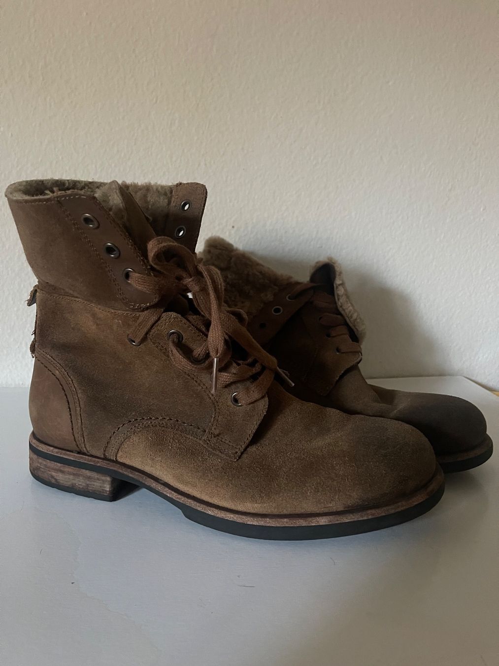 Ugg Scarpe da uomo: UGG Männer stiefeln – Usato da Hinterkappelen venduto da simona67