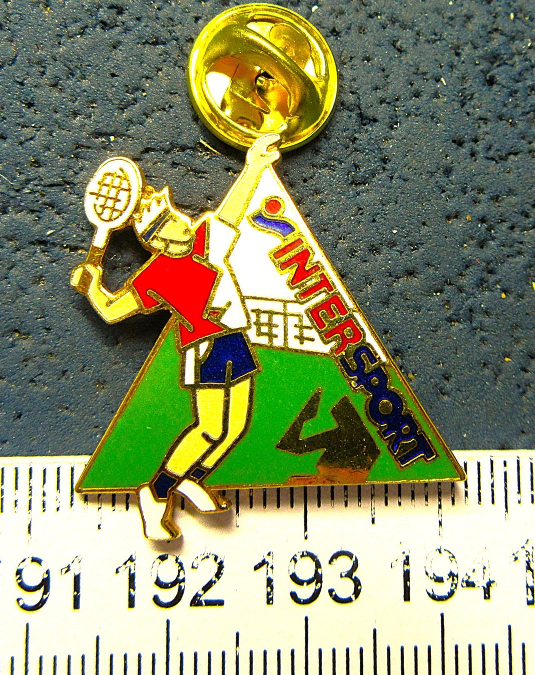 Swiss Plaketten & Abzeichen: TENNIS PIN INTERSPORT – Gebraucht aus Ettingen von Hausi4711