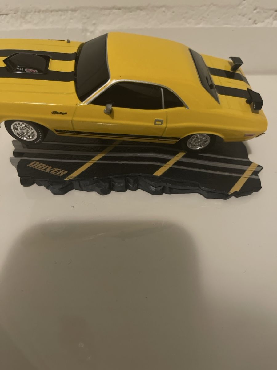 Dodge Modellini d'auto: Modellauto Dodge Challenger Driver Ubisoft 2010 gelb – Usato da Unterkulm venduto da AnoliOccasion 3