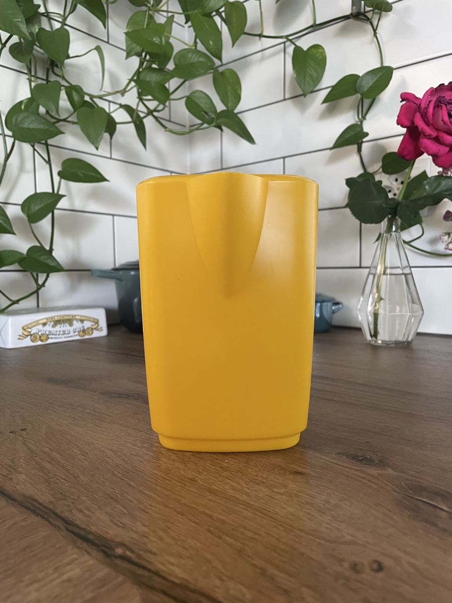 Ricard Karaffen: Pichet Ricard jaune en plastique – Gebraucht aus Lonay von ju-71 1