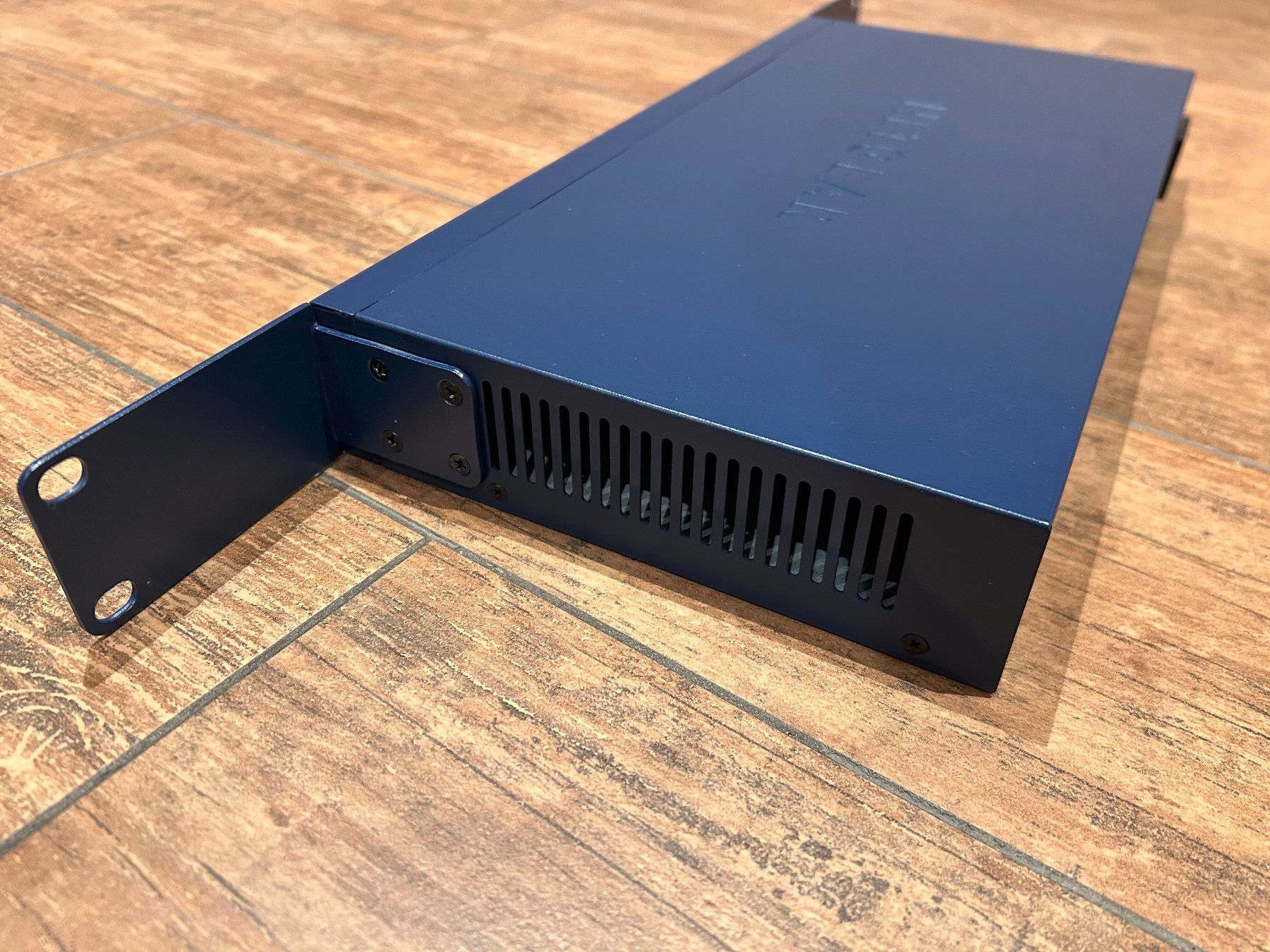 Netgear Hub & Switch: Netgear ProSafe 16 Port Gigabit Switch – Usato da Himmelried venduto da Postit 6
