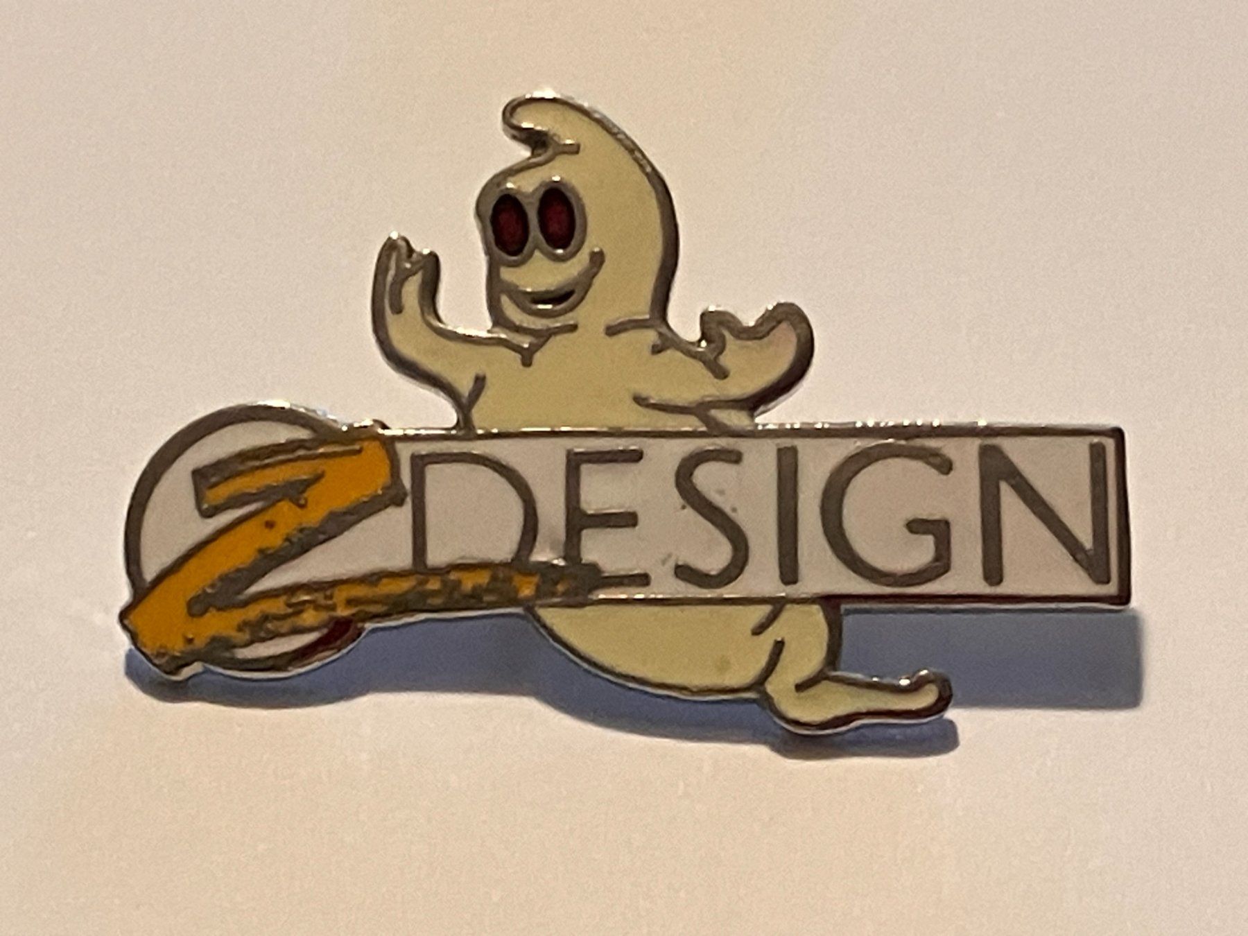 Placchette & Badge: 1 Pin Z Design – Usato da Basel venduto da djwwpp