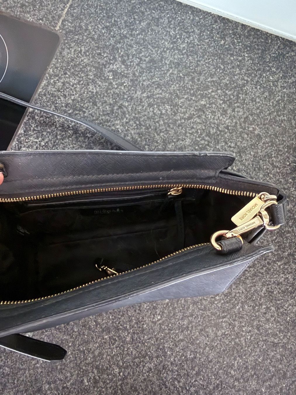 Michael Kors Taschen für Damen: Michael Kors Tasche Schwarz Leder – Gebraucht aus Riehen von Verkaufen21 1