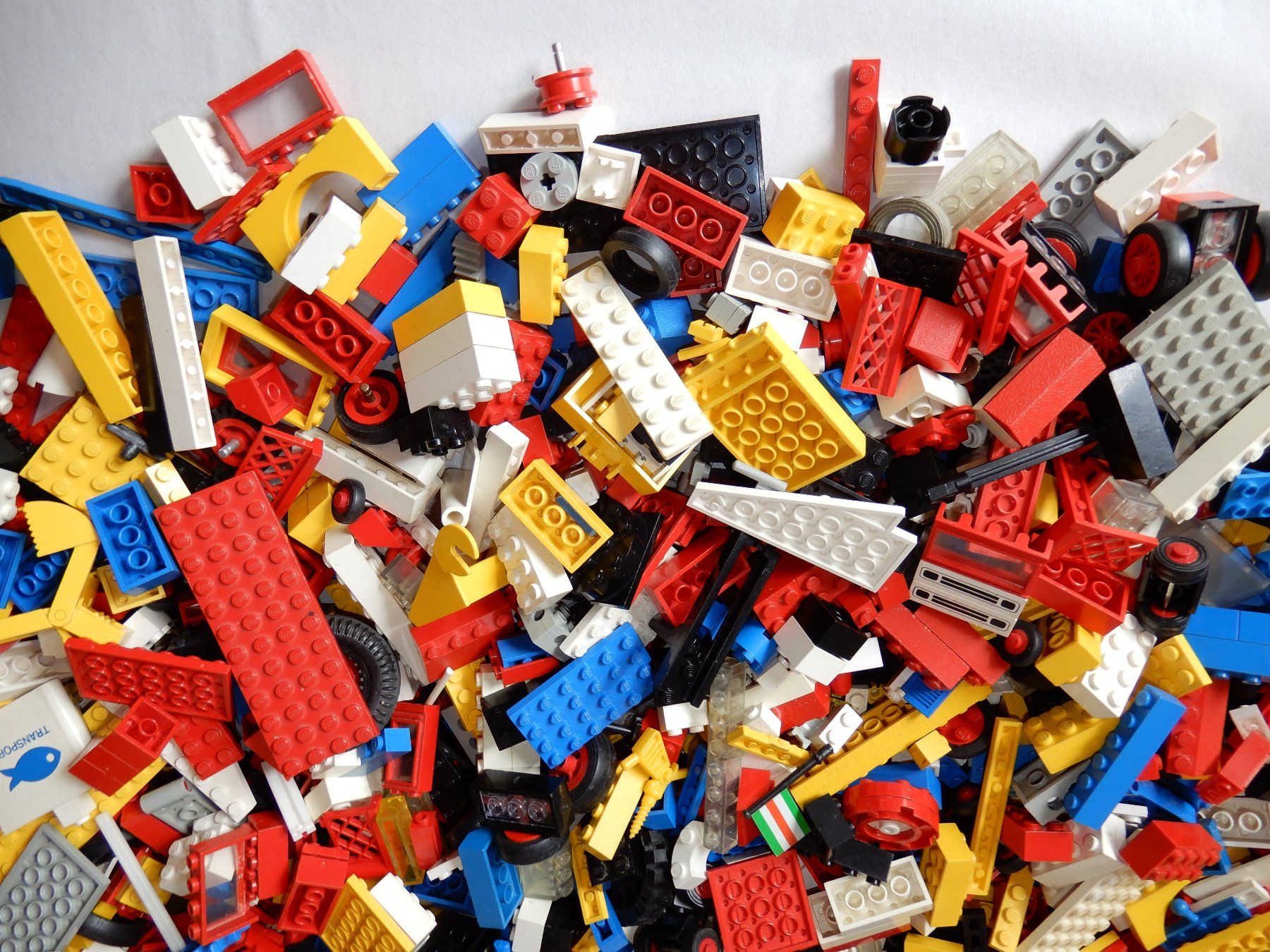 Lego Kit di costruzioni: 4 KILO LEGO Classic und diverse, Räder, Technic,Platten .... – Usato da Senèdes venduto da tintinette43 4