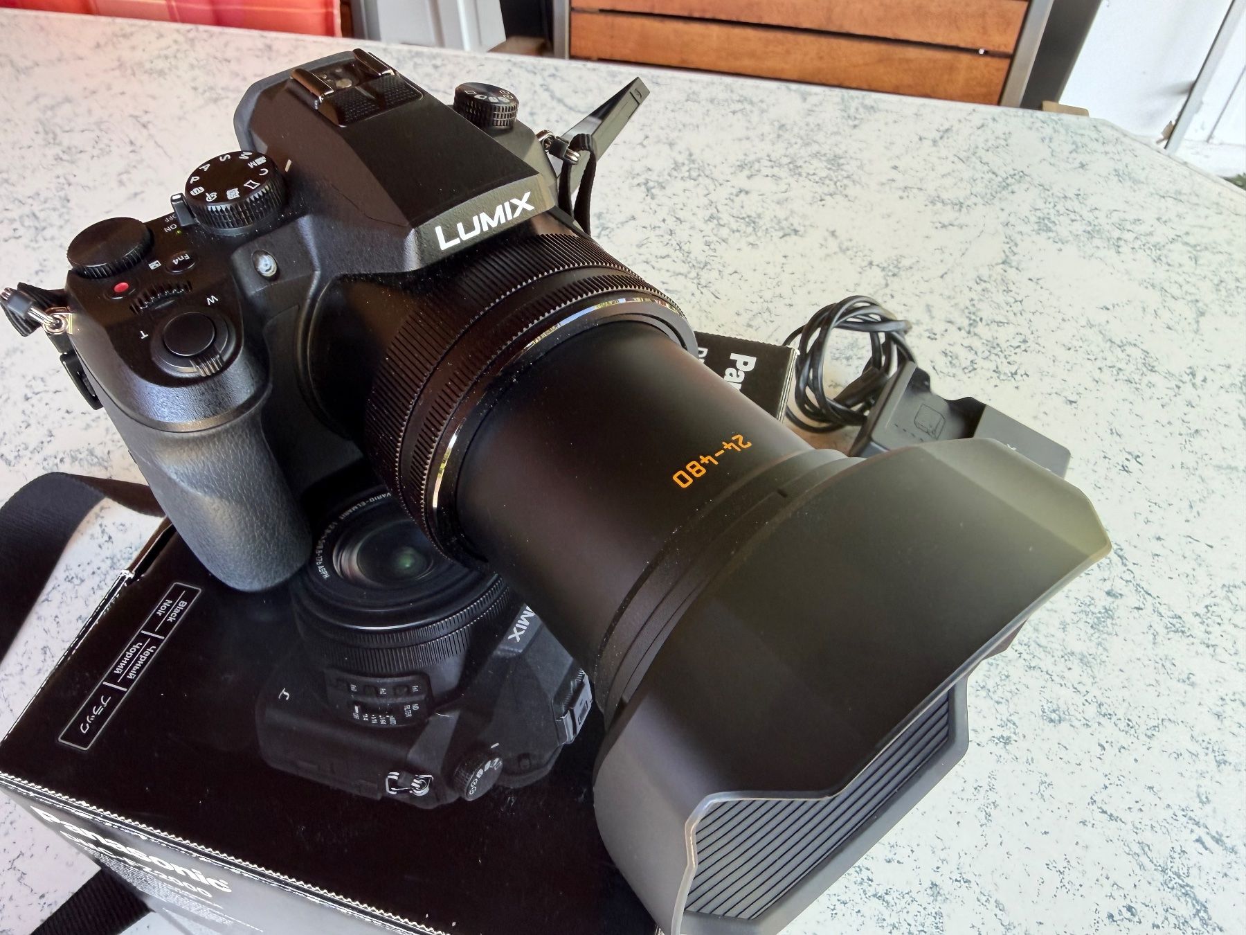 Panasonic Fotocamera: Panasonic Lumix DMC-FZ 2000 mit Buch – Usato da Grüt (Gossau ZH) venduto da Rocks55 4