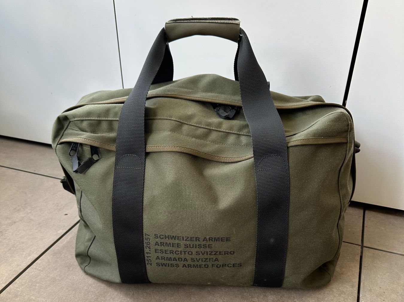 Schweizer Armee Borse: Schweizer Militär F Sack / Tasche – Usato da Ebikon venduto da Gaenggeliwaar