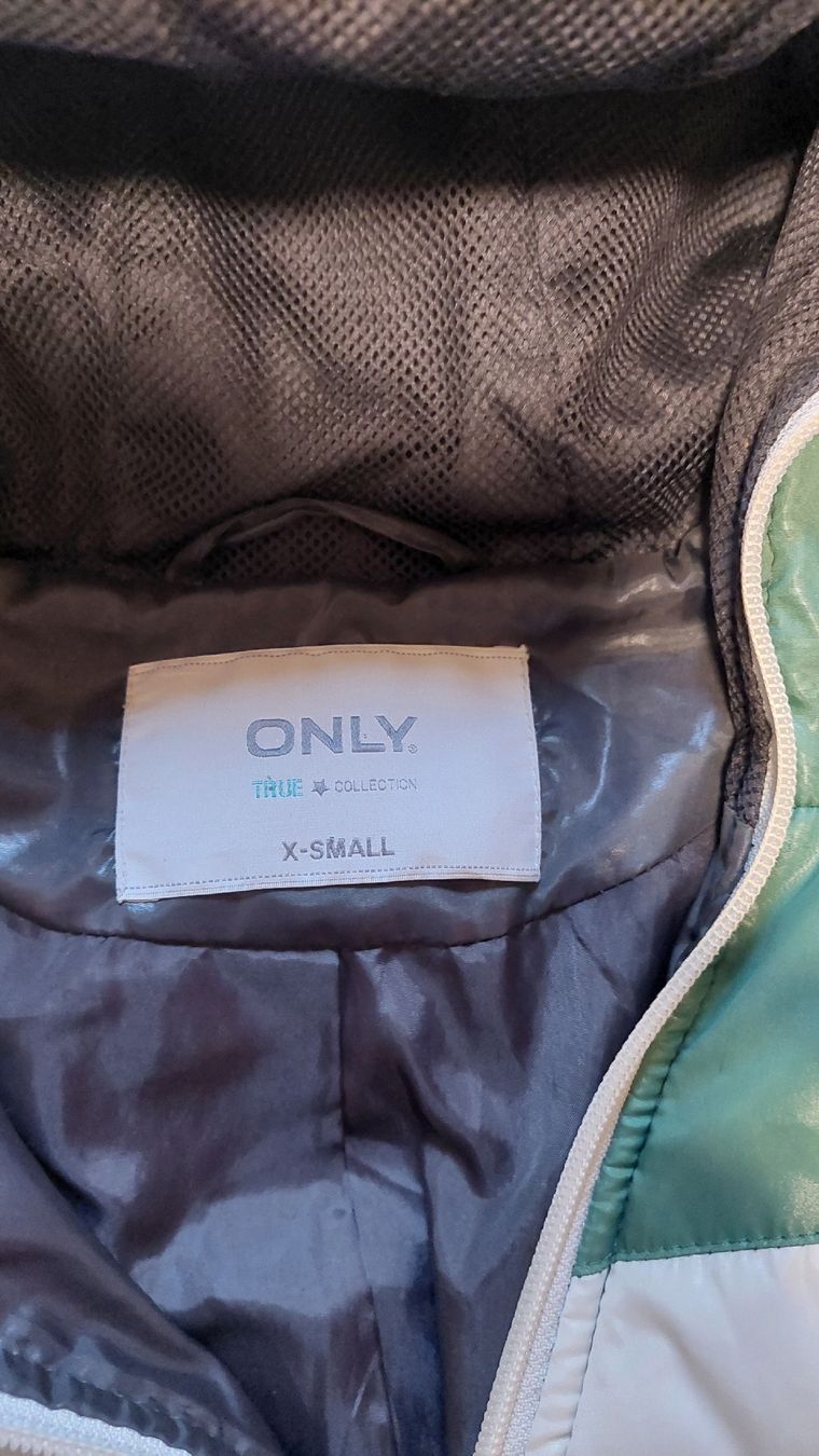 Only Jacken: Winterjacke Only grösse XS – Gebraucht aus Wisen SO von spann 1