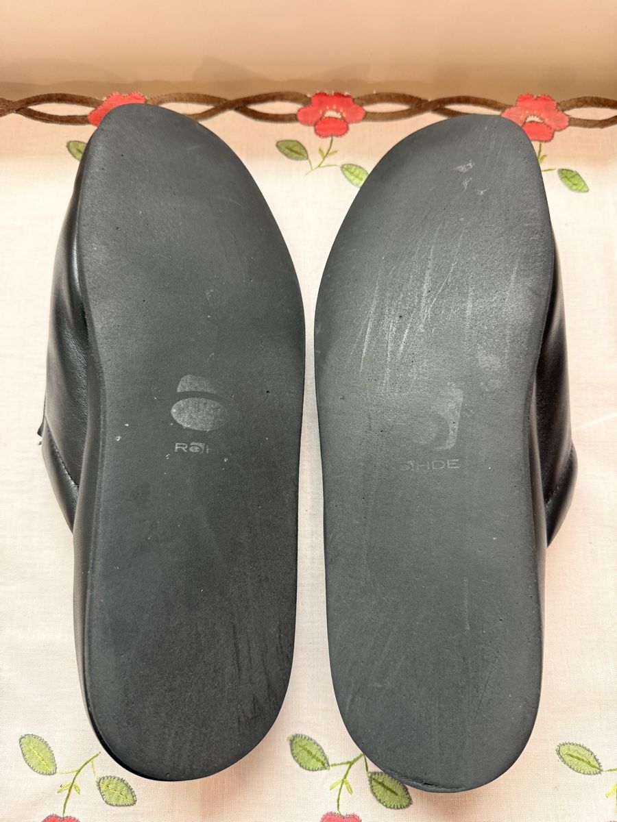Chaussures hommes: Men's Leather Slippers Black Size 44 Used Condition – D'occasion à Winterthur par CleanUp 2