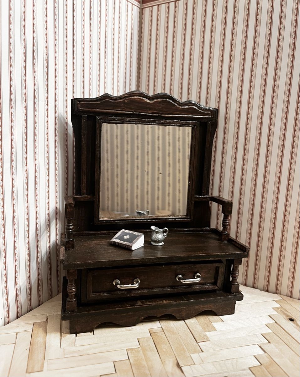 Case e mobili per bambole: Puppenmöbel: Kommode / Garderobe – Usato da Brugg AG venduto da Faint.Memory 1