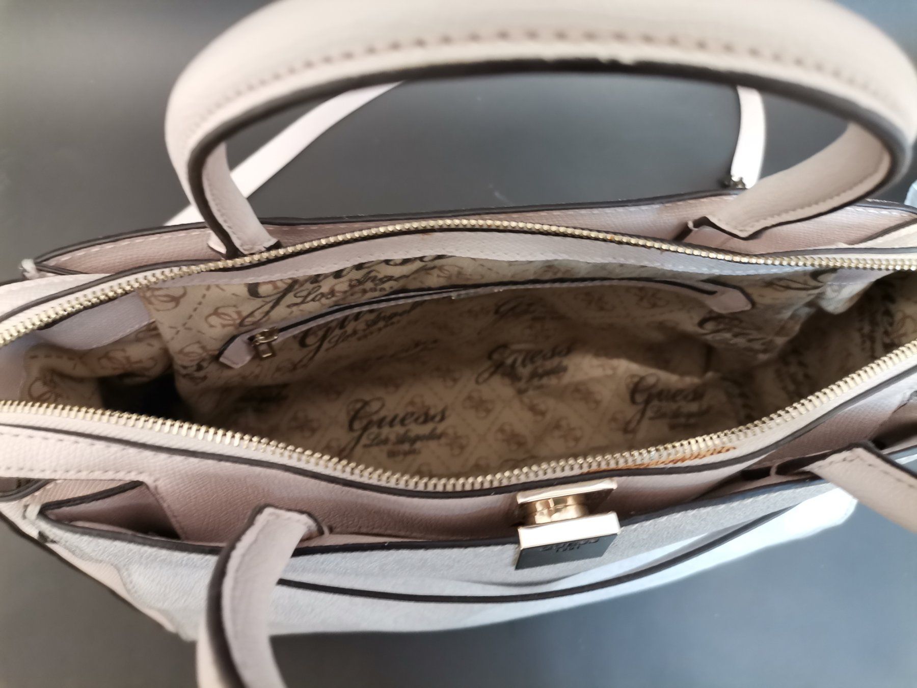 Guess Borse da donna: GUESS Damentasche – Usato da Schaffhausen venduto da Restwert_SH 4