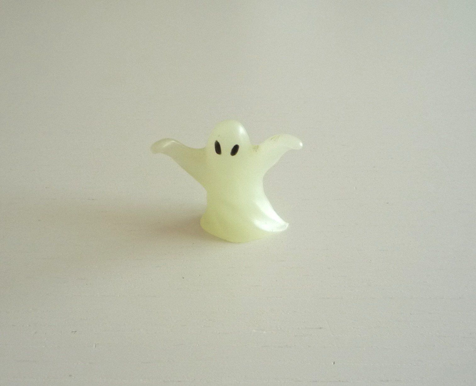 Statuette: Leuchtende fluoreszierende Figur "Gespenst" – Usato da Aarau venduto da Aaran