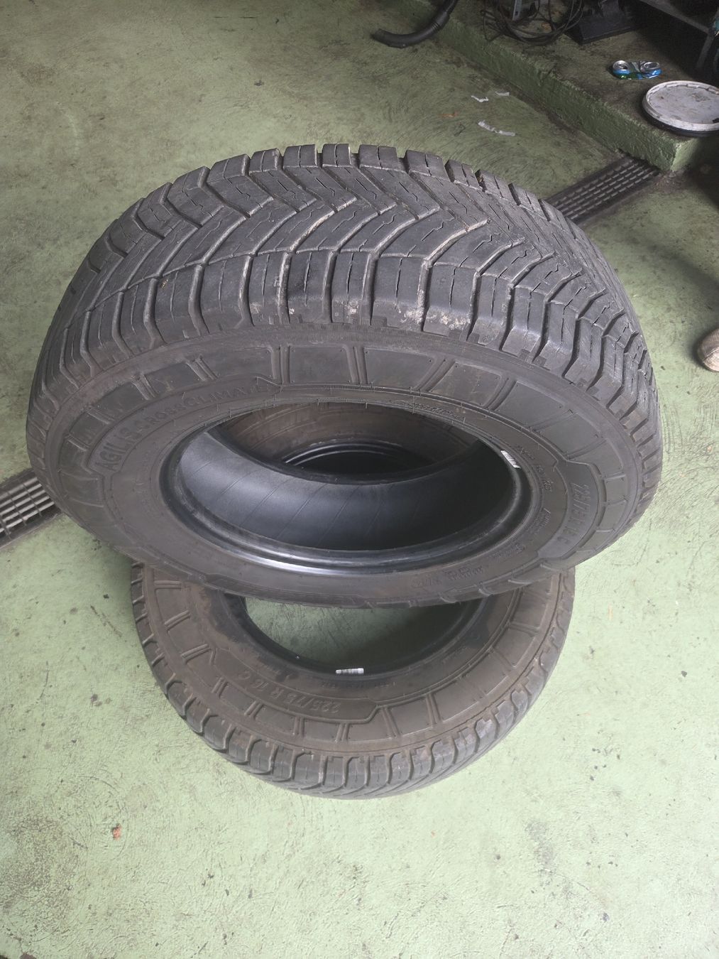 Pneus & Kompletträder: 2x michelin 275/65R16C – Gebraucht aus Solothurn von LYRELA
