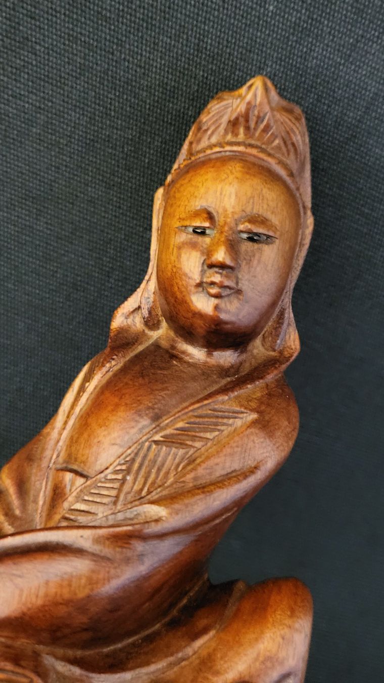 Figuren: Holzfigur handgeschnitzt, Asien – Gebraucht aus Basel von spinne02 1
