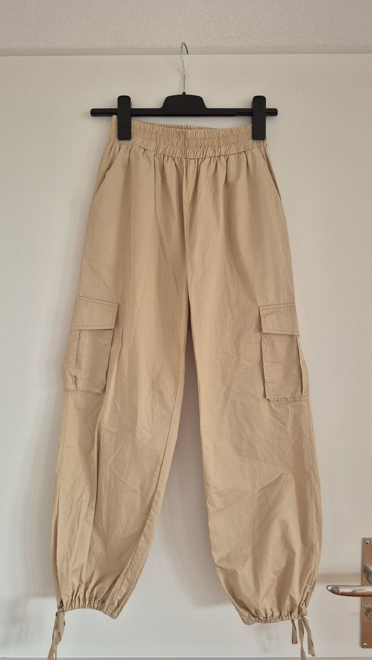 Pantaloni: Pantalon beige – Nuovo (secondo la descrizione) da Villars-sur-Glâne venduto da ninisabri