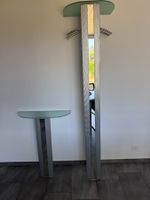 Wandgarderobe mit Beistelltisch