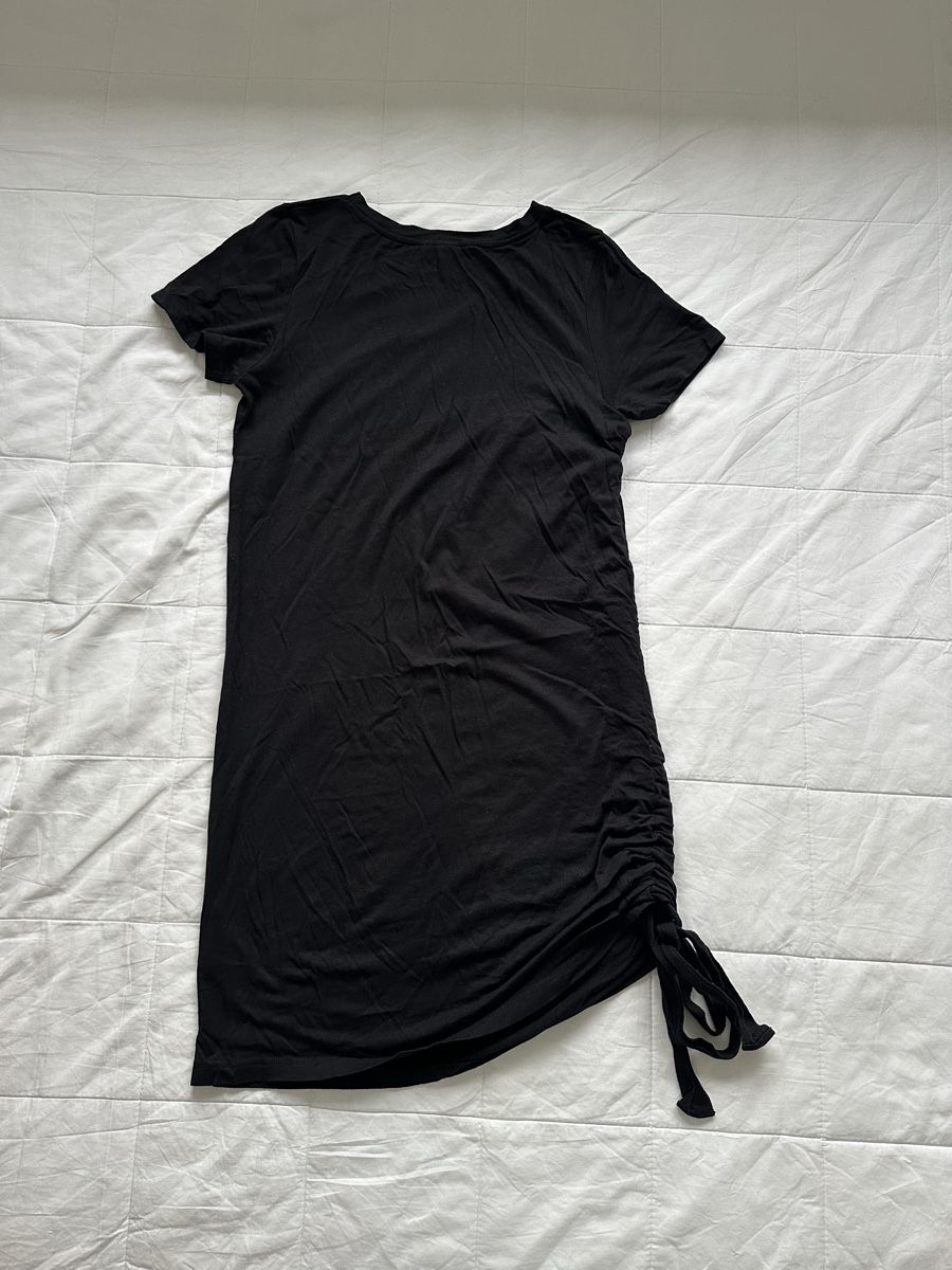 H&M Robes: Robe noire H&M, taille 32 – D'occasion à Geroldswil par MeganeMegane