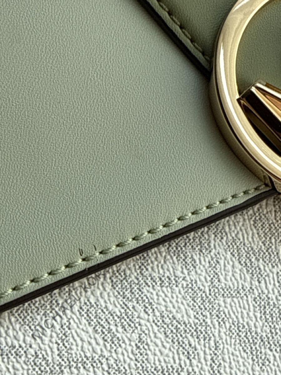 Michael Kors Taschen für Damen: Michael Kors Tasche Mint/Grün – Gebraucht aus Schocherswil von sav_f7dj 9