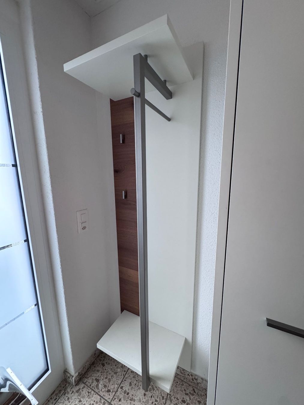 Garderobe: Garderobe 2-teilig Weiss / Holzoptik – Gebraucht aus Neunkirch von VivienneA 1