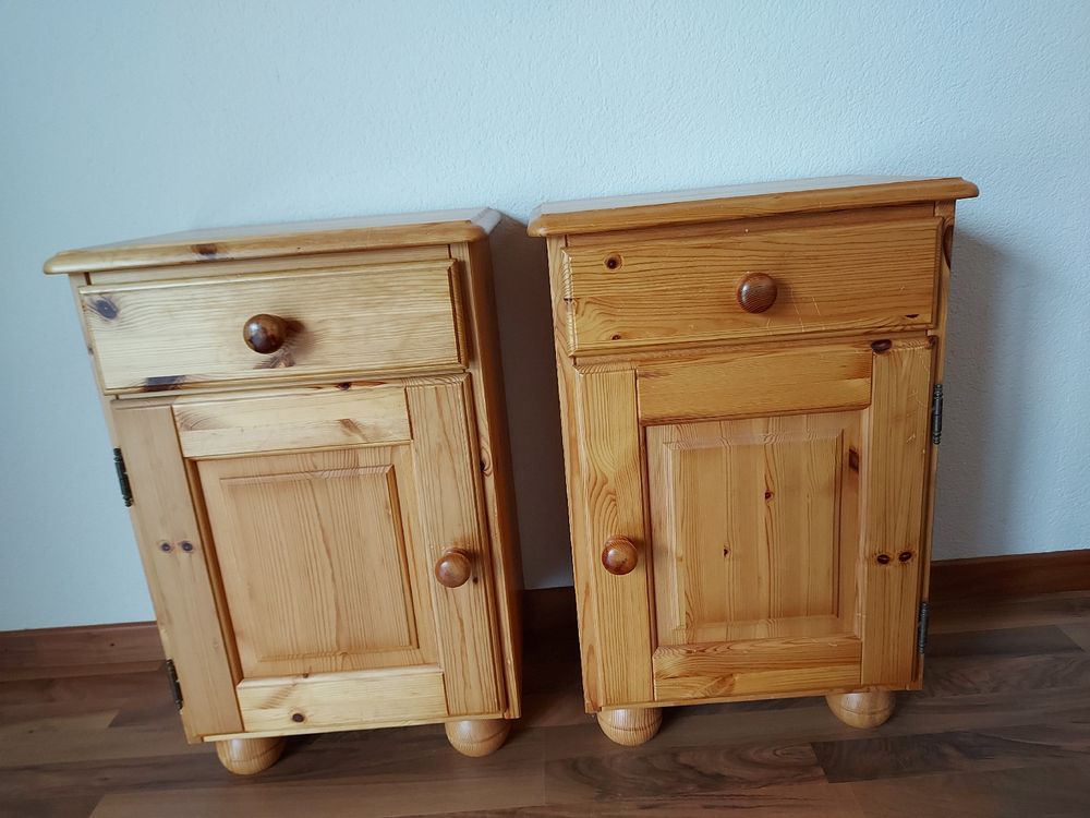 2 Nachttische / kleine Schränke Massivholz Kaufen auf Ricardo