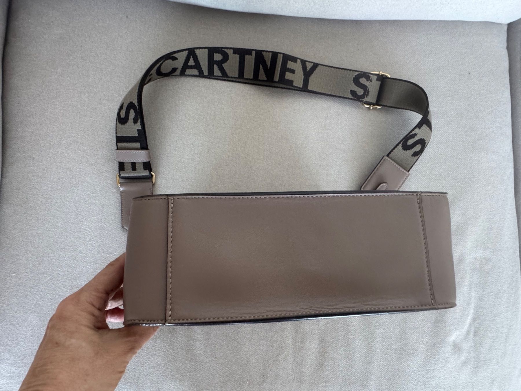 Stella McCartney Taschen für Damen: Stella Mccartney Logo Square Crossbody Bag – Gebraucht aus Castagnola von bet_xd6h 3