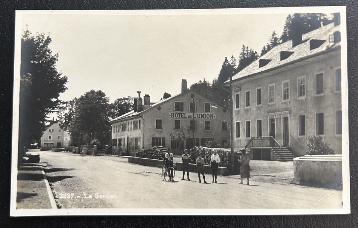 Cartoline postali: Fotokarte Le Sentier Strassenpartie  – Usato da Horw venduto da Tellbub