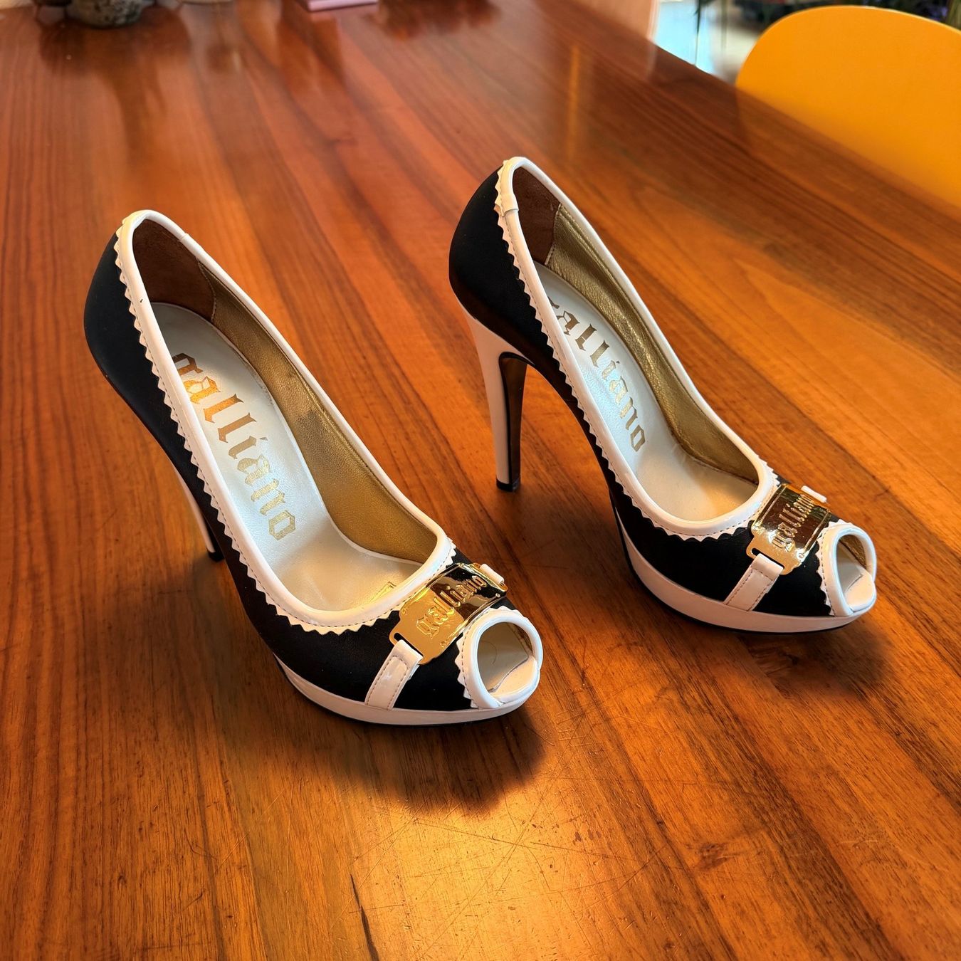 John Galliano Damenschuhe: Galliano High Heels Gr. 39 – Gebraucht aus Schliern b. Köniz von Jetta73
