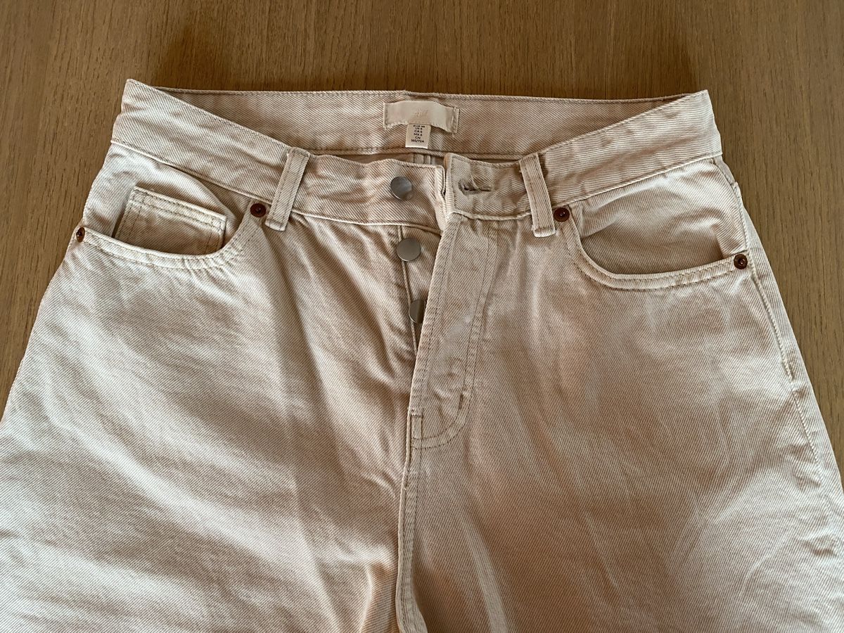 H&M Jeans: Jeans H&M beige clair jambe large - neuf - taille 38 – Nuovo e nell'imballaggio originale da Genève venduto da swissjojo 2