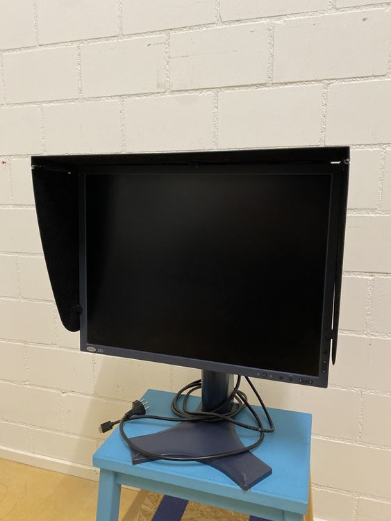 LaCie 320 LCD Monitor 20 Zoll mit Blendschutz Top Zustand! (Gebraucht ...