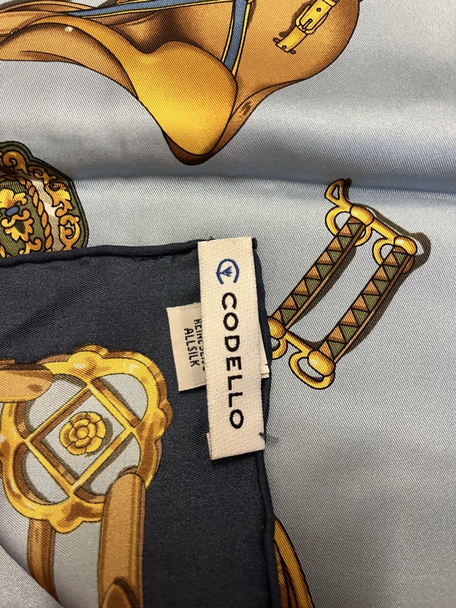 Codello Foulard & Sciarpe: Edles Seidentuch von Codello, neuwertig, blaues Design – Usato da Rapperswil SG venduto da funk3 1