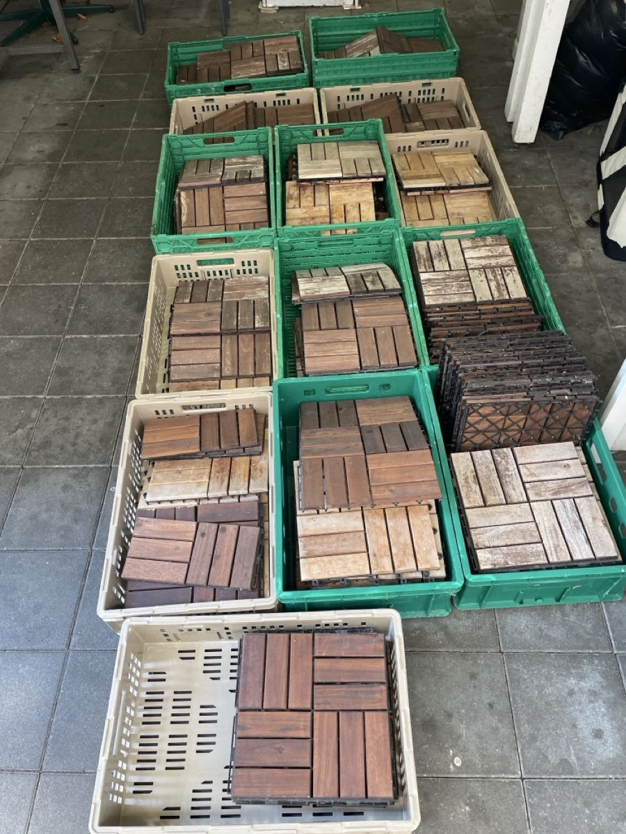 Bodenbeläge: Terrassenplatten Holz ca. 350 stk – Gebraucht aus Zollikofen von Cor_vw7