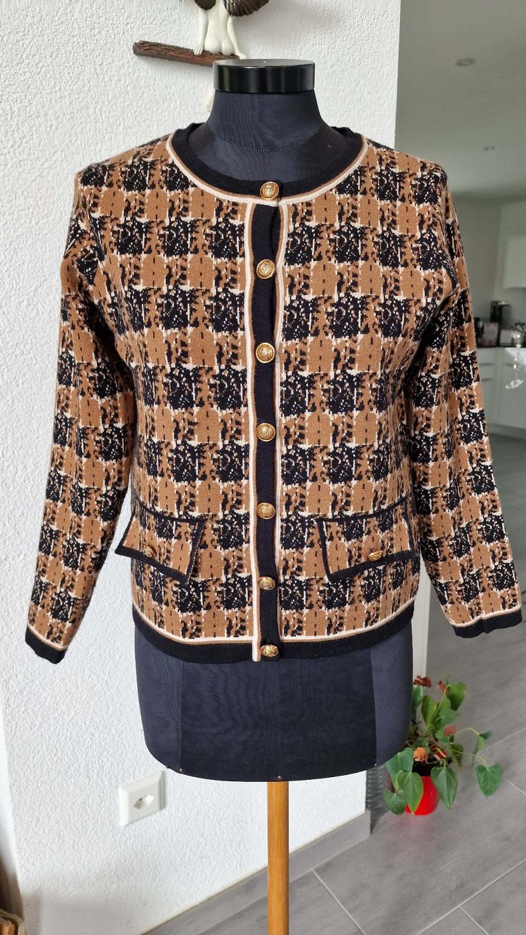 Jacken: Schöne Strickjacke mit Modal – Gebraucht aus Wil  AG von Kfloh