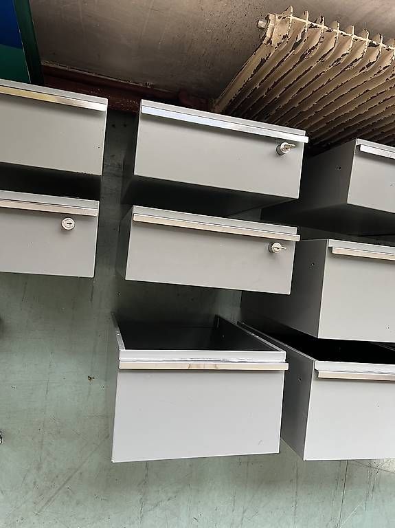 Cassettiere: USM Haller Schubladen – Usato da Kreuzlingen venduto da polychromos