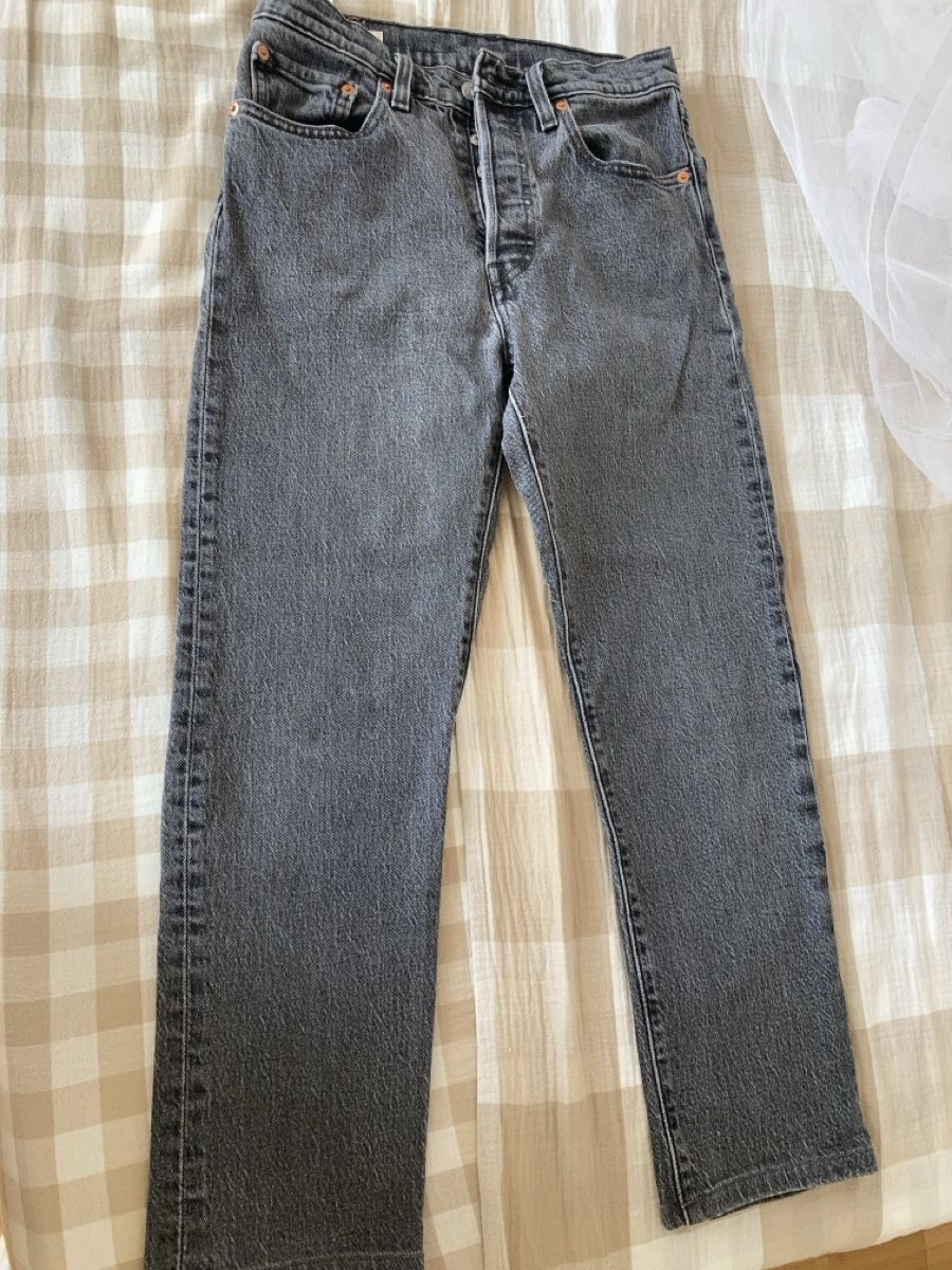 Levi's Jeans: Grey Levi’s 501 – Gebraucht aus Bottmingen von Poppyfields