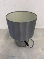 Lampe mit Glasfuss, grau