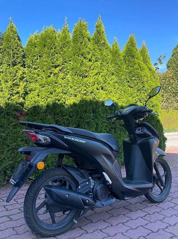 Scooters: Honda Vision 110 – D'occasion à Vétroz par Tuyen_ 2
