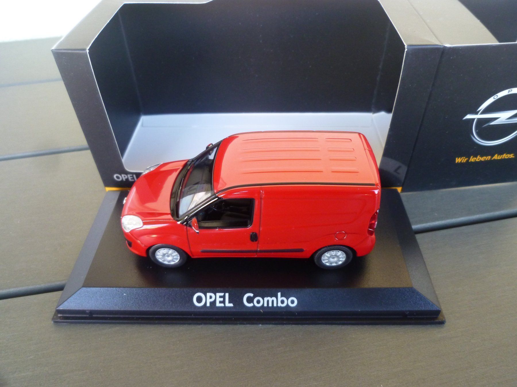 Norev Modellini d'auto: Opel Combo – Nuovo e nell'imballaggio originale da Flawil venduto da Imperiosud 4