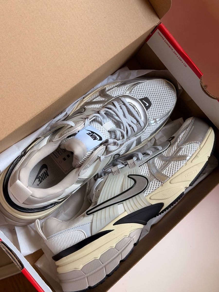 Nike Scarpe da uomo: Nike Sneakers V2K Run   – Nuovo e nell'imballaggio originale da Bern venduto da gos_v7yj 5