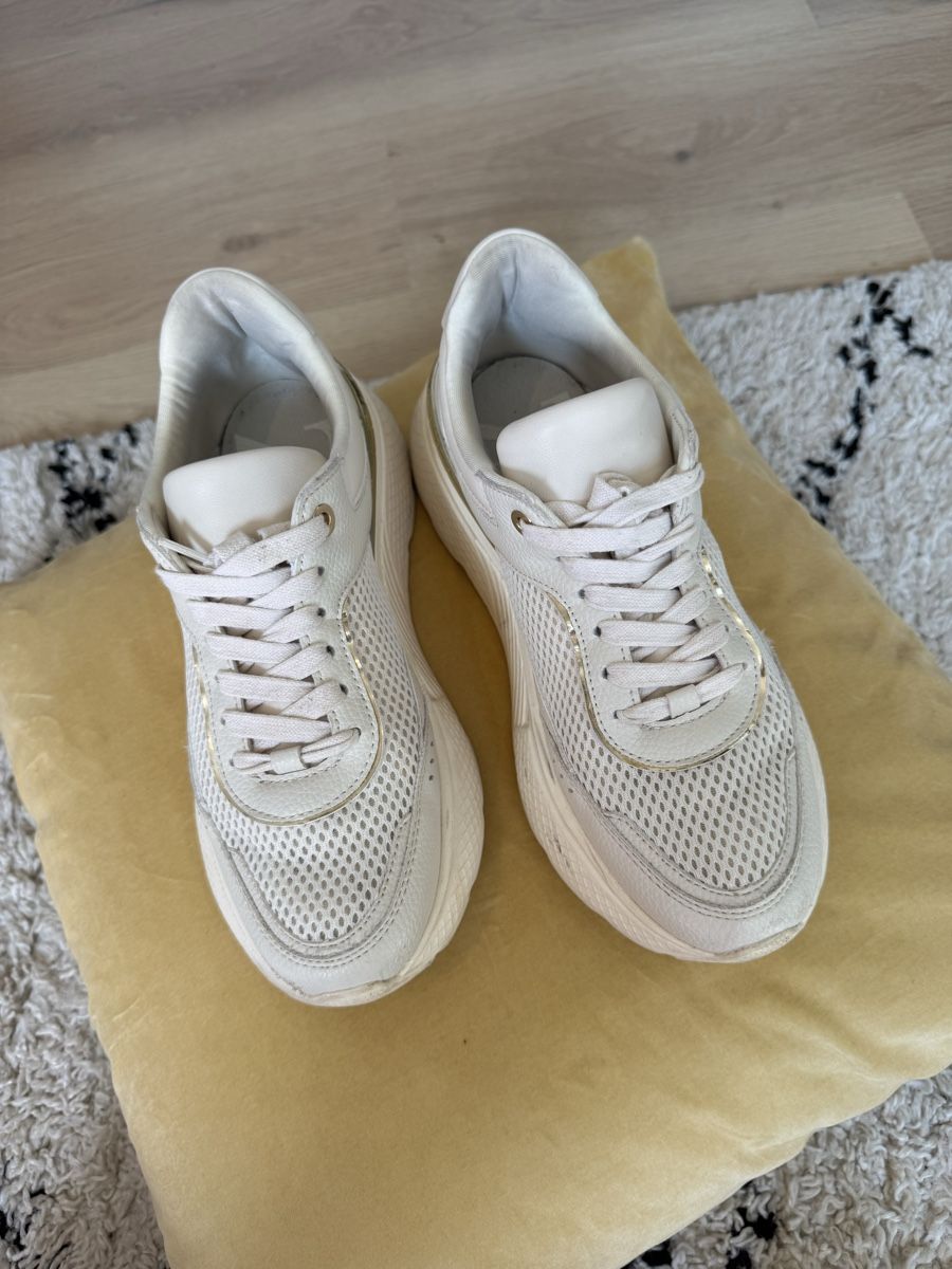 Zara Chaussures femmes: Zara Sneaker Grösse 38 – D'occasion à Buchs ZH par crazyhandbaggirl123 1