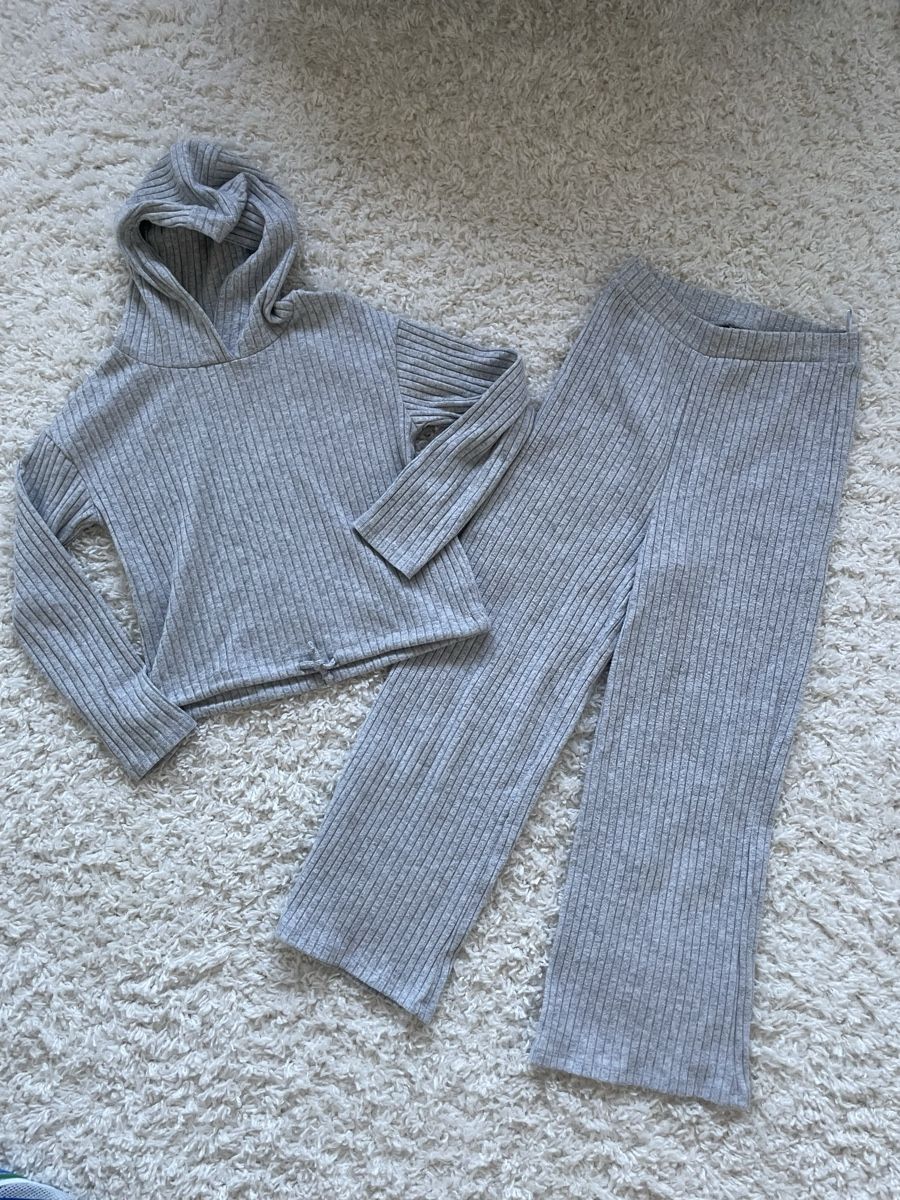 C&A Ensembles coordonnés: Ensemble C&A gris texturé taille 140 cm – Neuf (Voir description) à Versoix par Pti-pois