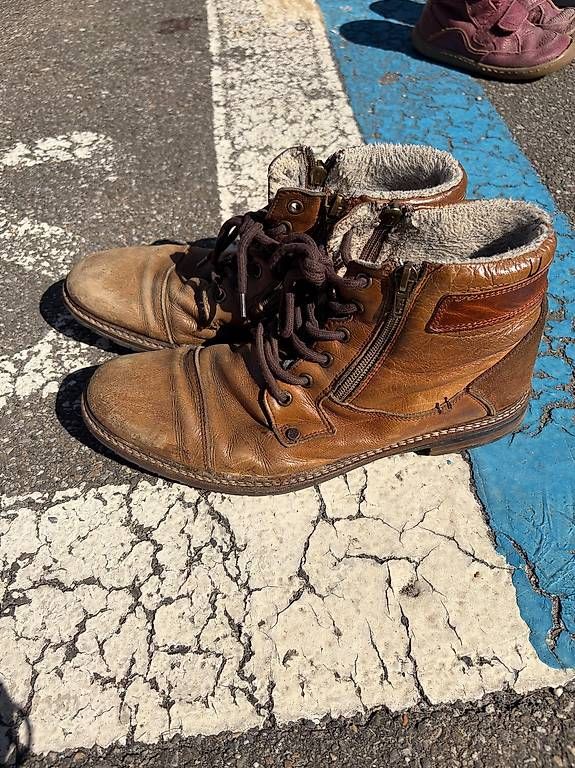 Herrenschuhe: Lederschuhe 42/43 – Gebraucht aus Basel von exakt-neutral